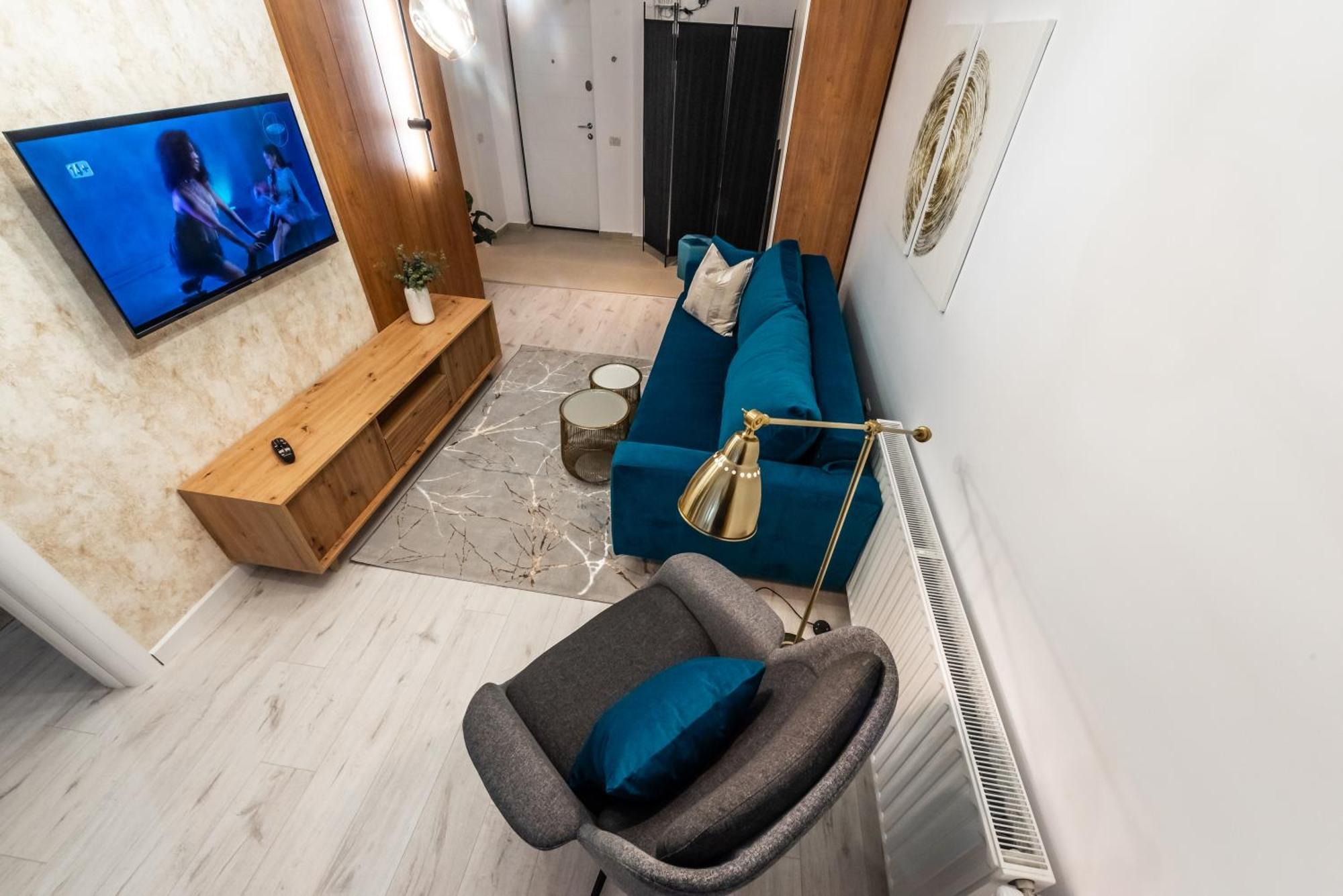 Address 811b2 Apartment *
